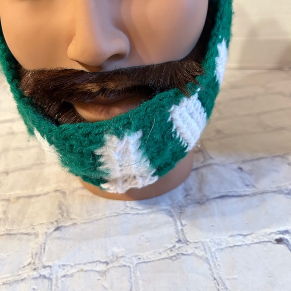 SIR KNIGHT HELMET GREEN AND WHITE CROCHET HAT - Picture 7 of 10